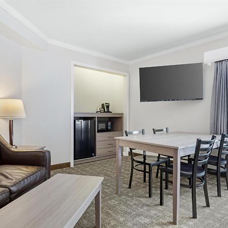 Best Western Plus Windjammer Inn & Conference Center Бърлингтън Екстериор снимка