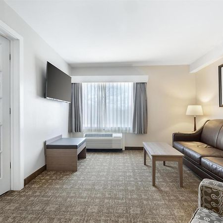 Best Western Plus Windjammer Inn & Conference Center Бърлингтън Екстериор снимка