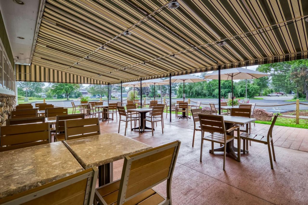 Best Western Plus Windjammer Inn & Conference Center Бърлингтън Екстериор снимка