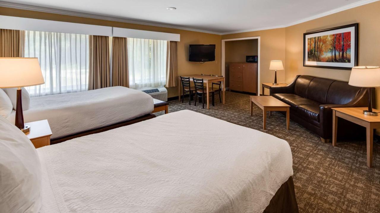 Best Western Plus Windjammer Inn & Conference Center Бърлингтън Екстериор снимка