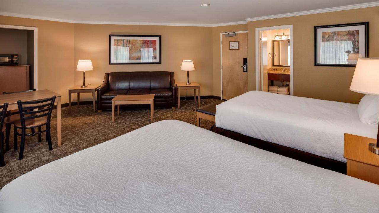 Best Western Plus Windjammer Inn & Conference Center Бърлингтън Екстериор снимка