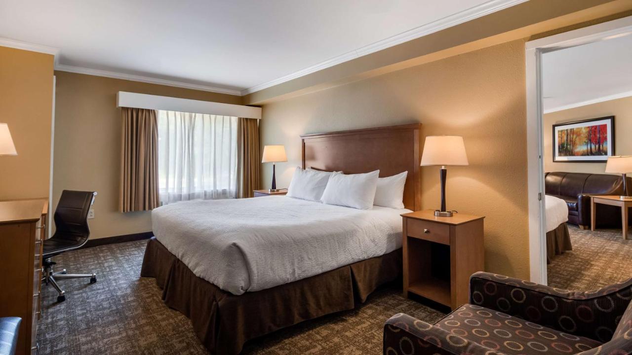 Best Western Plus Windjammer Inn & Conference Center Бърлингтън Екстериор снимка