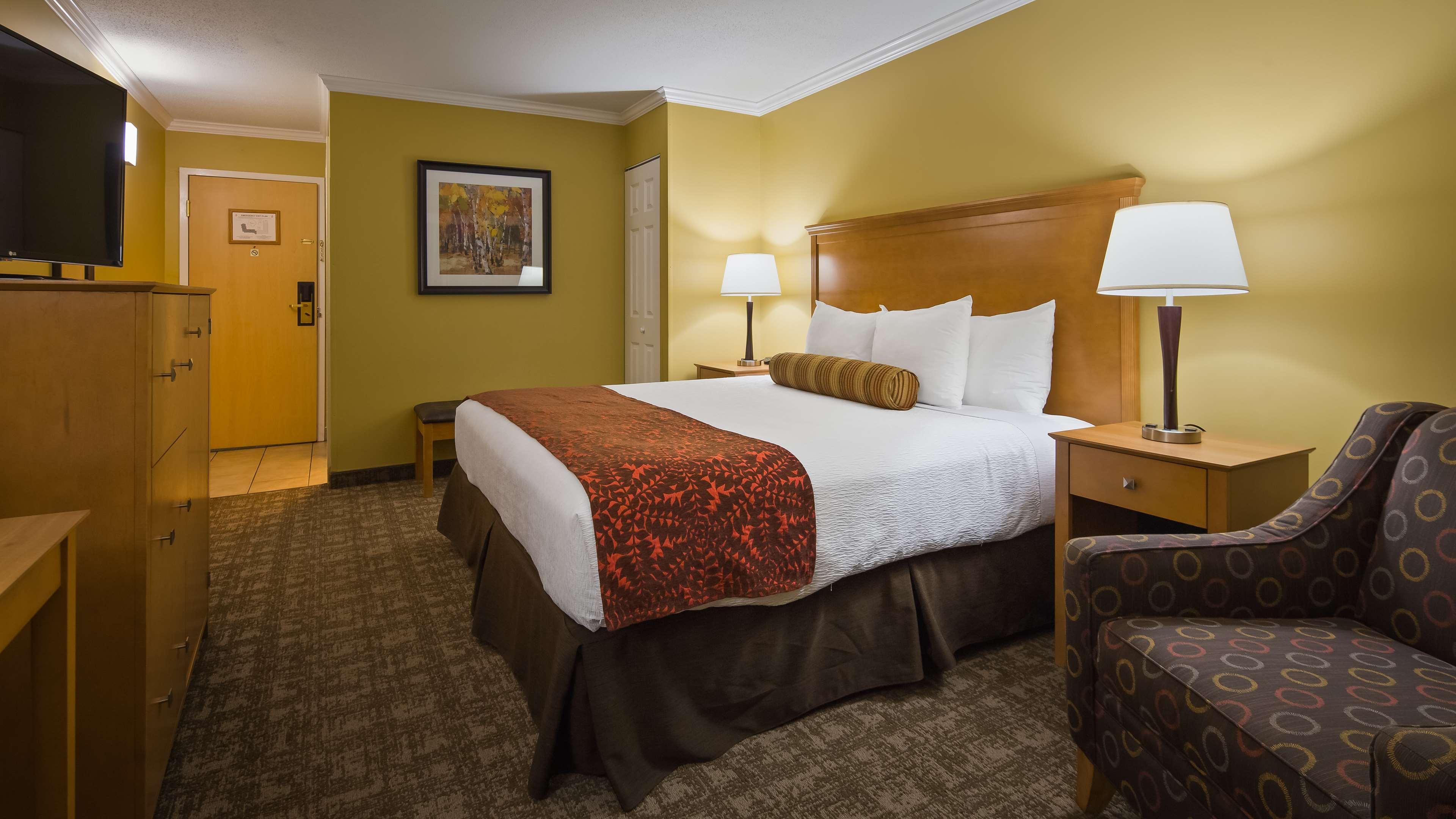 Best Western Plus Windjammer Inn & Conference Center Бърлингтън Екстериор снимка