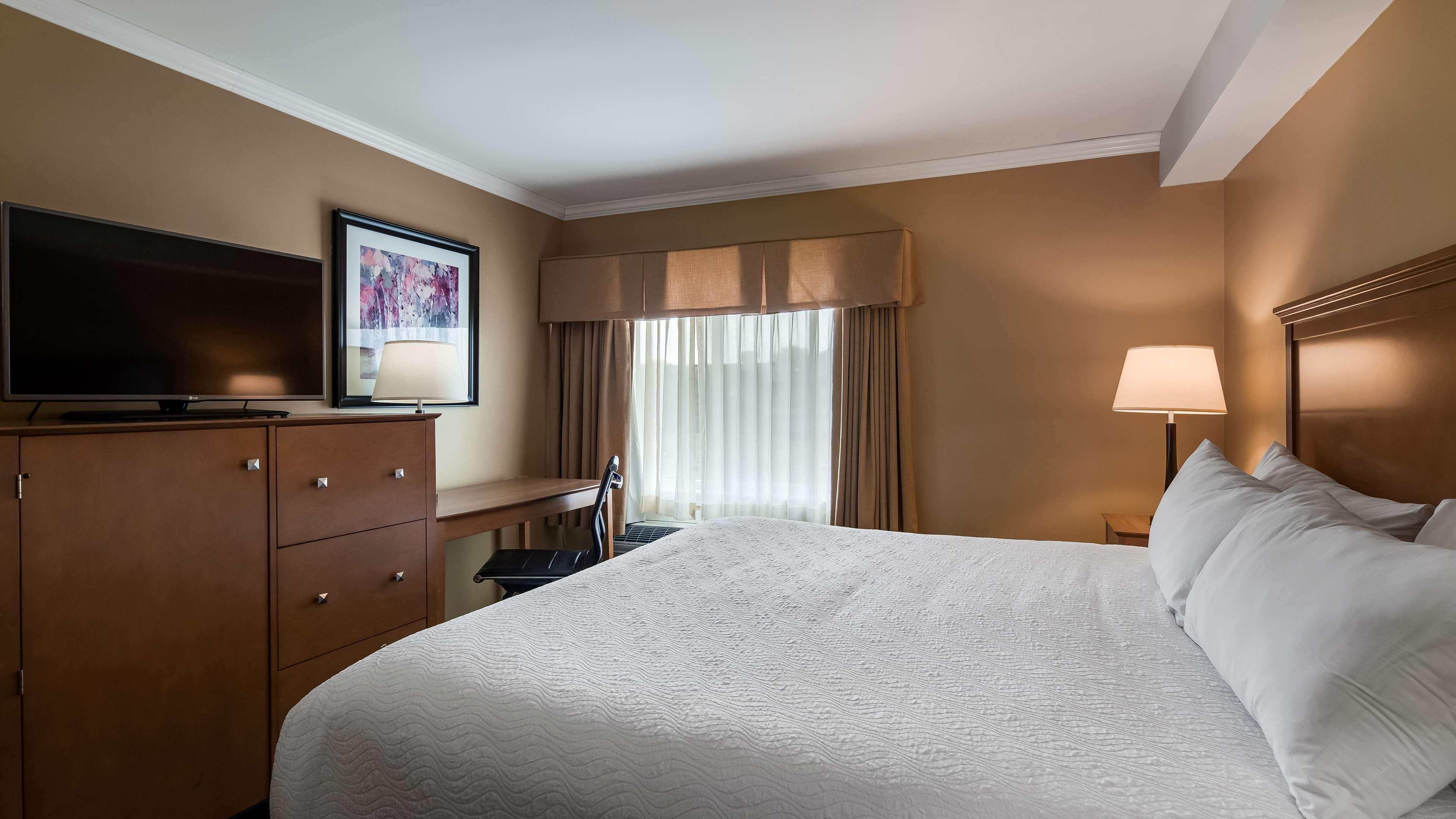 Best Western Plus Windjammer Inn & Conference Center Бърлингтън Екстериор снимка