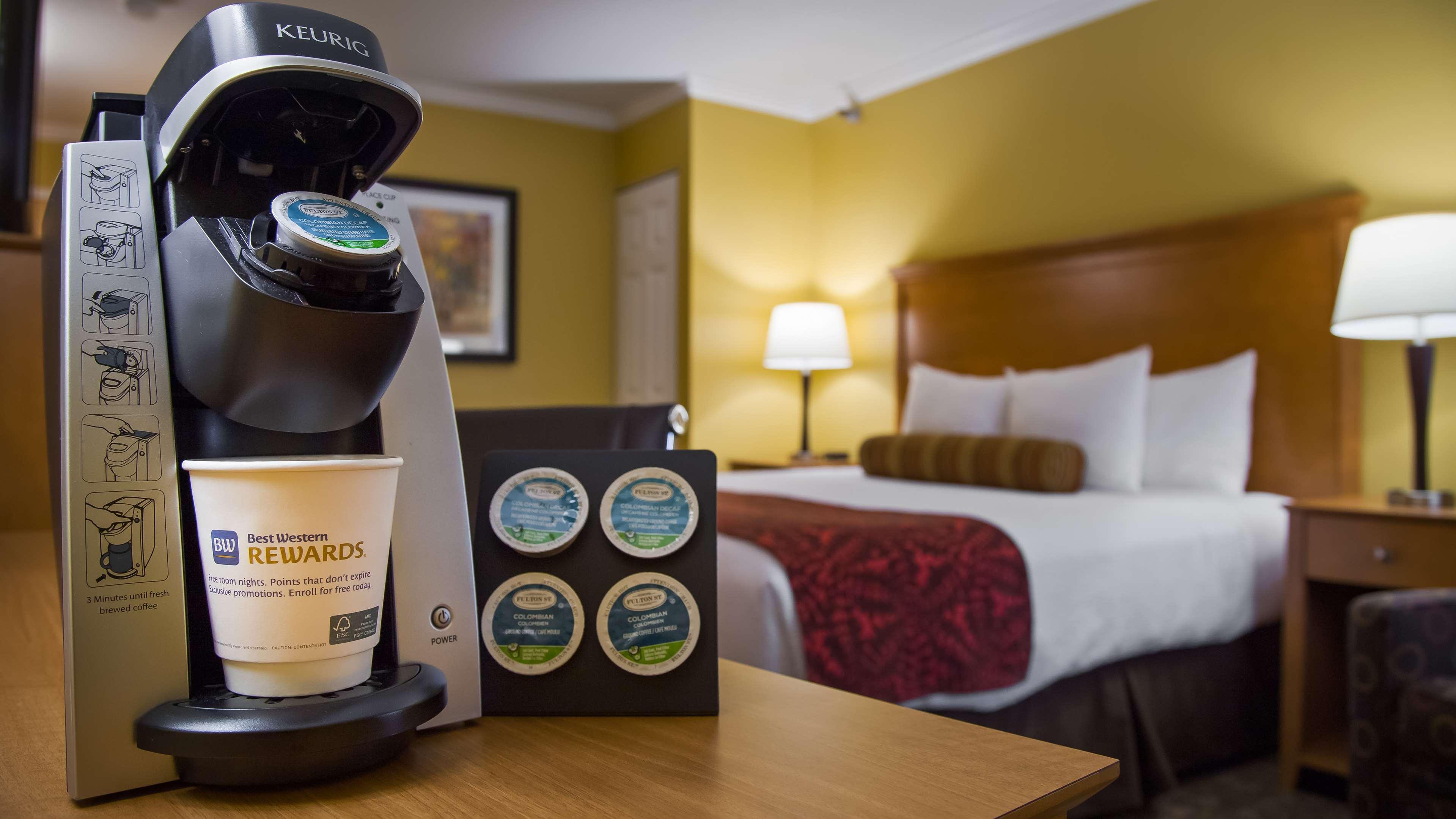 Best Western Plus Windjammer Inn & Conference Center Бърлингтън Екстериор снимка