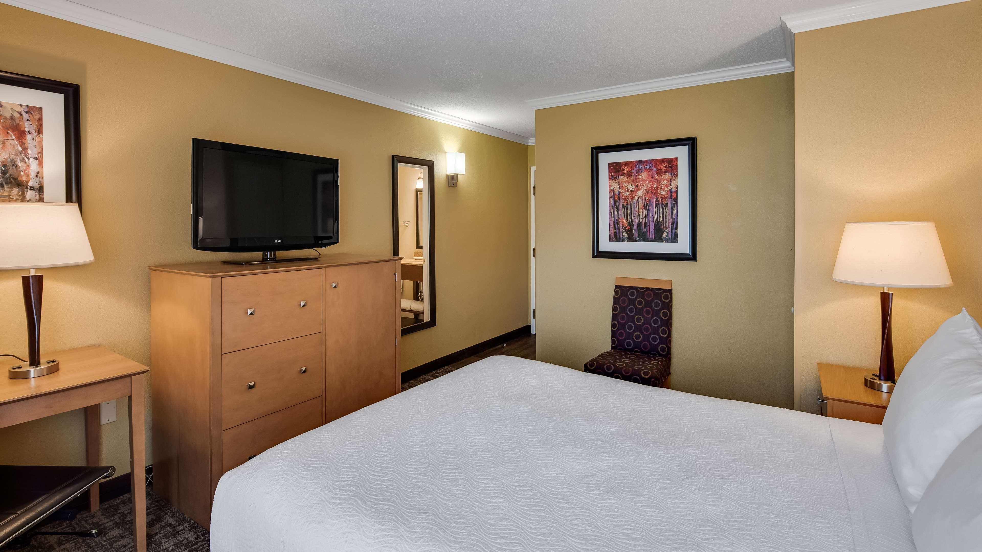 Best Western Plus Windjammer Inn & Conference Center Бърлингтън Екстериор снимка