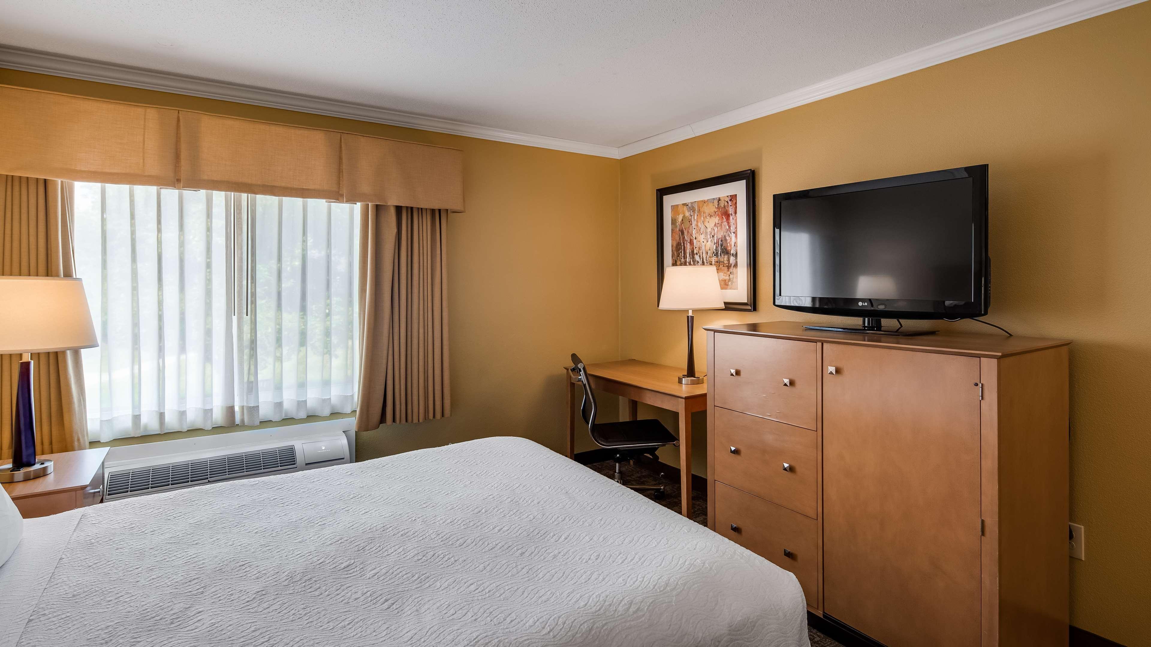 Best Western Plus Windjammer Inn & Conference Center Бърлингтън Екстериор снимка