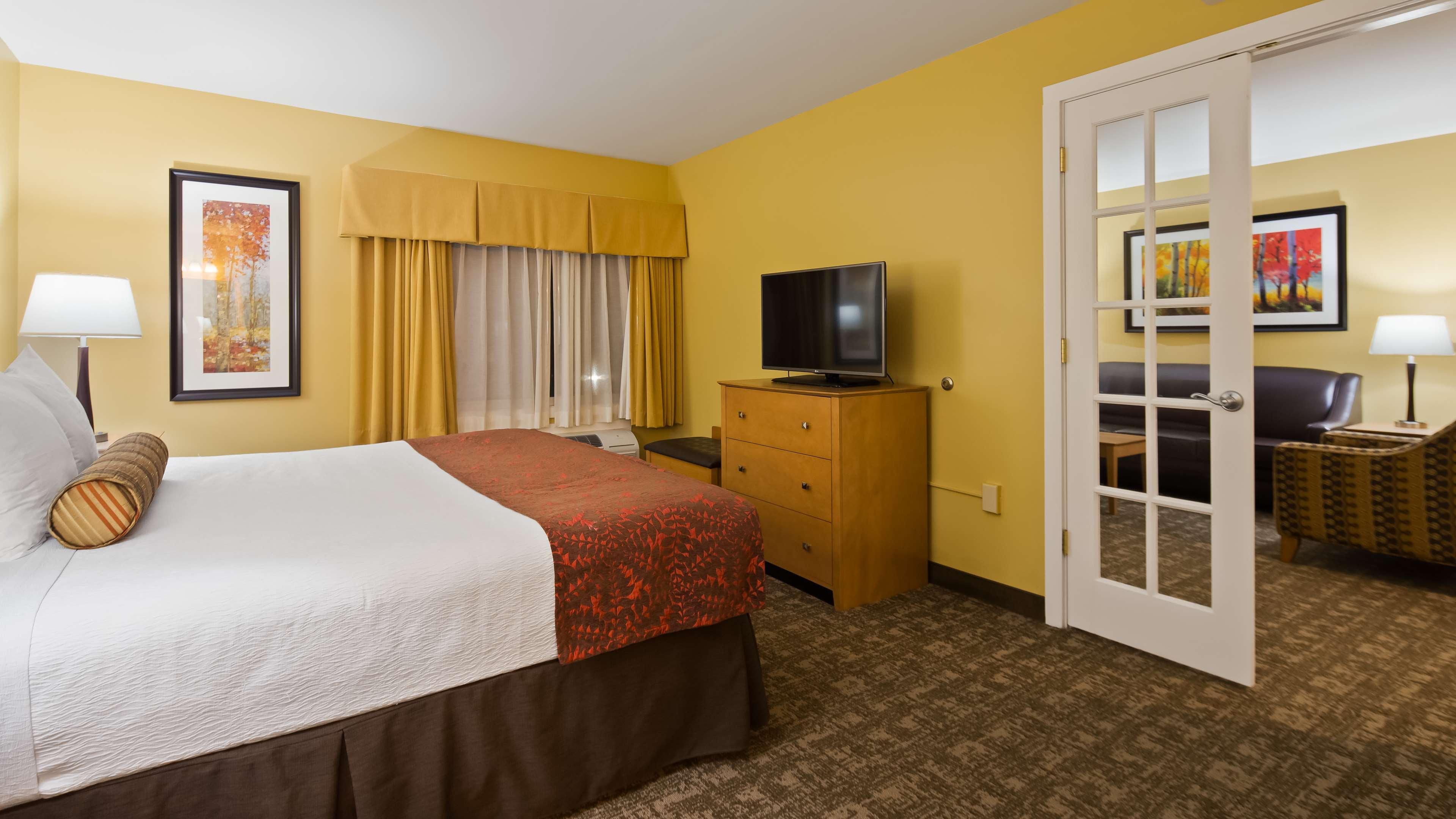 Best Western Plus Windjammer Inn & Conference Center Бърлингтън Екстериор снимка