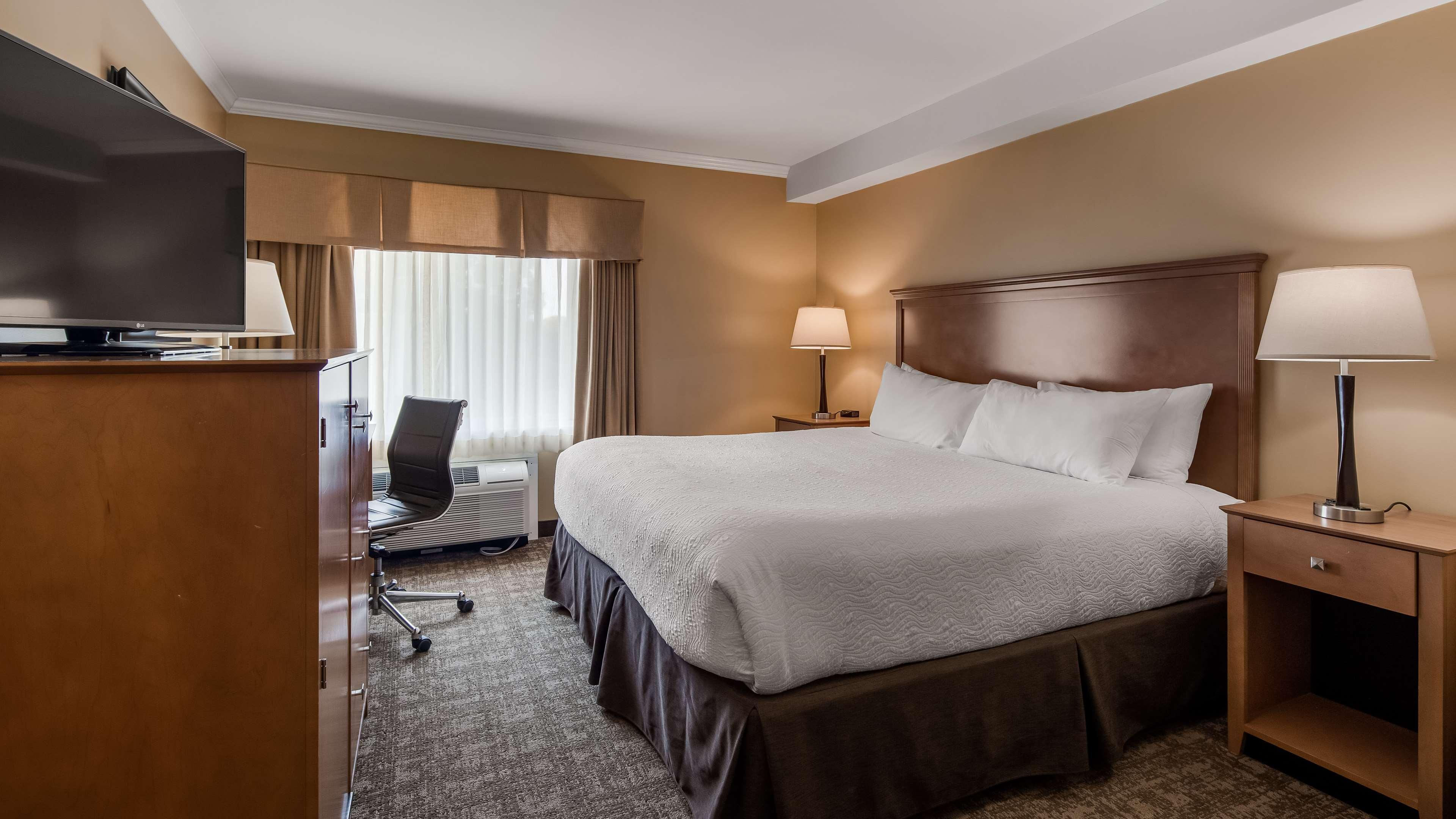 Best Western Plus Windjammer Inn & Conference Center Бърлингтън Екстериор снимка