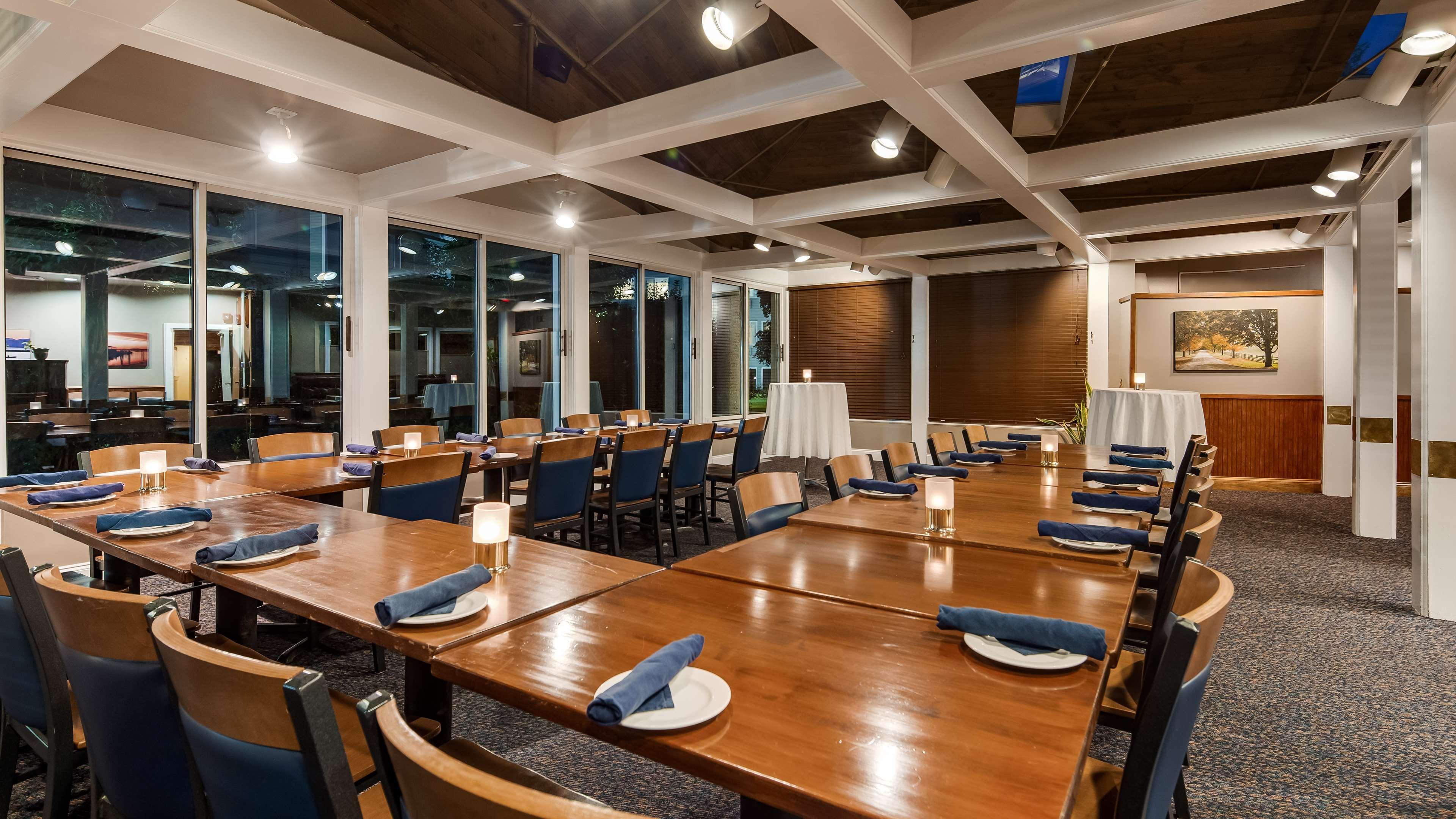 Best Western Plus Windjammer Inn & Conference Center Бърлингтън Екстериор снимка