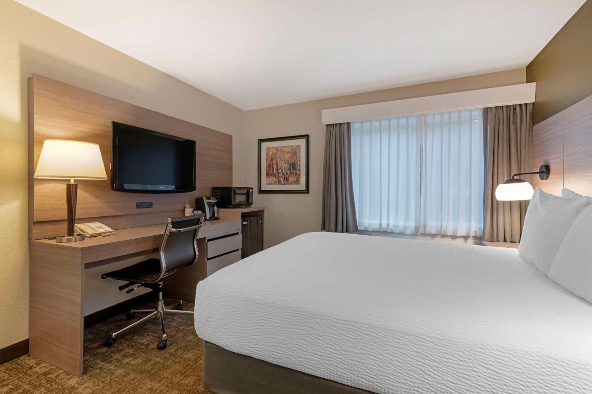 Best Western Plus Windjammer Inn & Conference Center Бърлингтън Екстериор снимка
