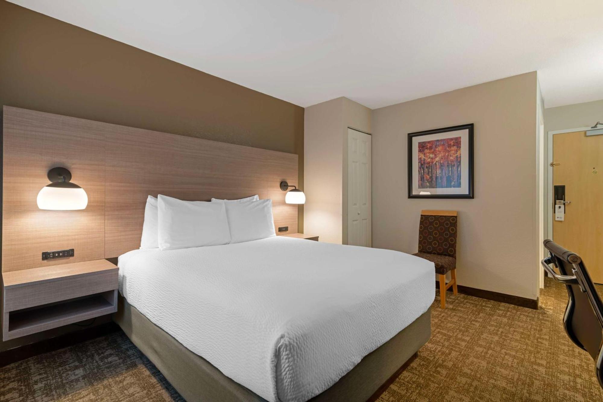 Best Western Plus Windjammer Inn & Conference Center Бърлингтън Екстериор снимка