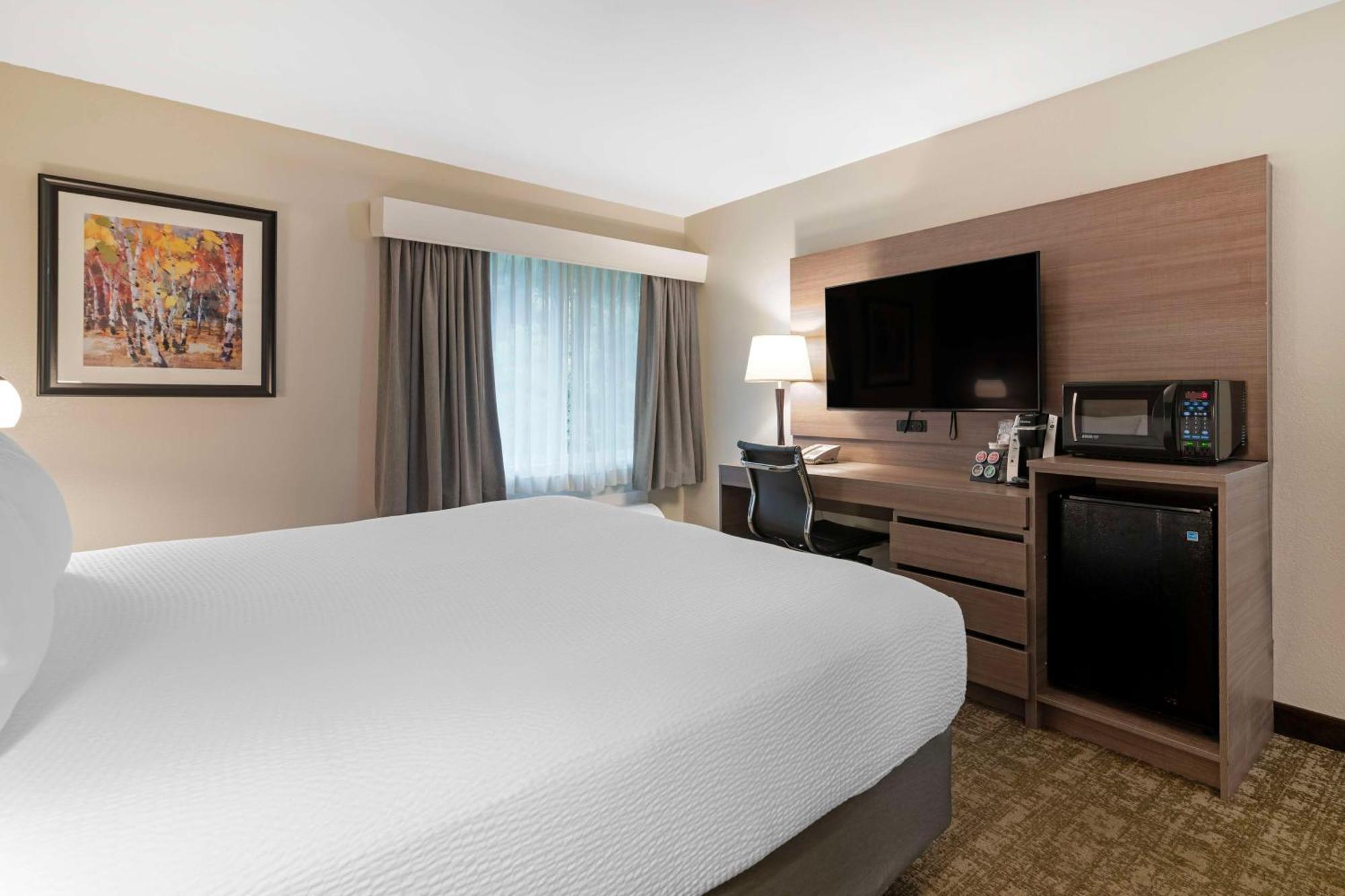 Best Western Plus Windjammer Inn & Conference Center Бърлингтън Екстериор снимка