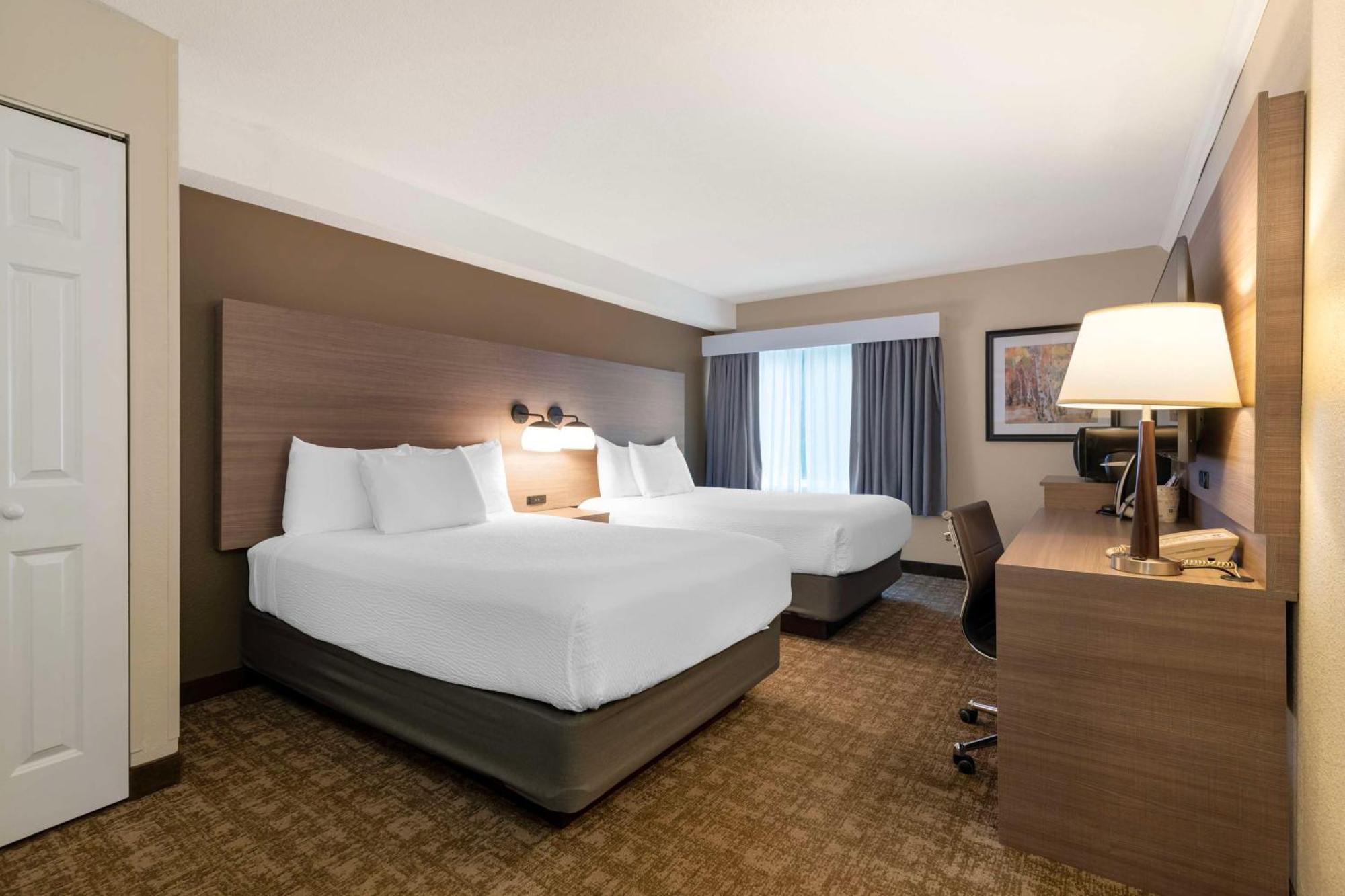Best Western Plus Windjammer Inn & Conference Center Бърлингтън Екстериор снимка