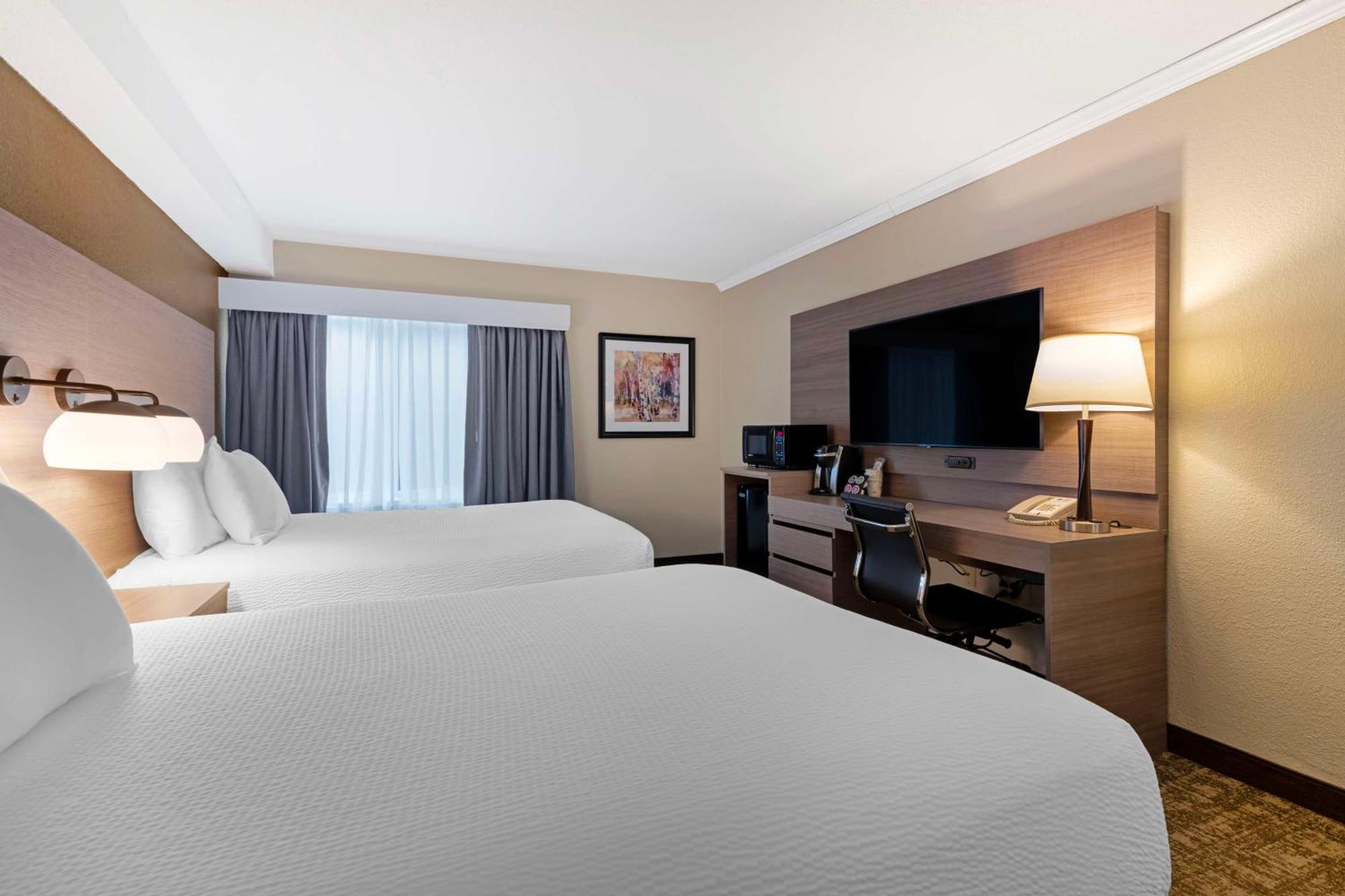 Best Western Plus Windjammer Inn & Conference Center Бърлингтън Екстериор снимка