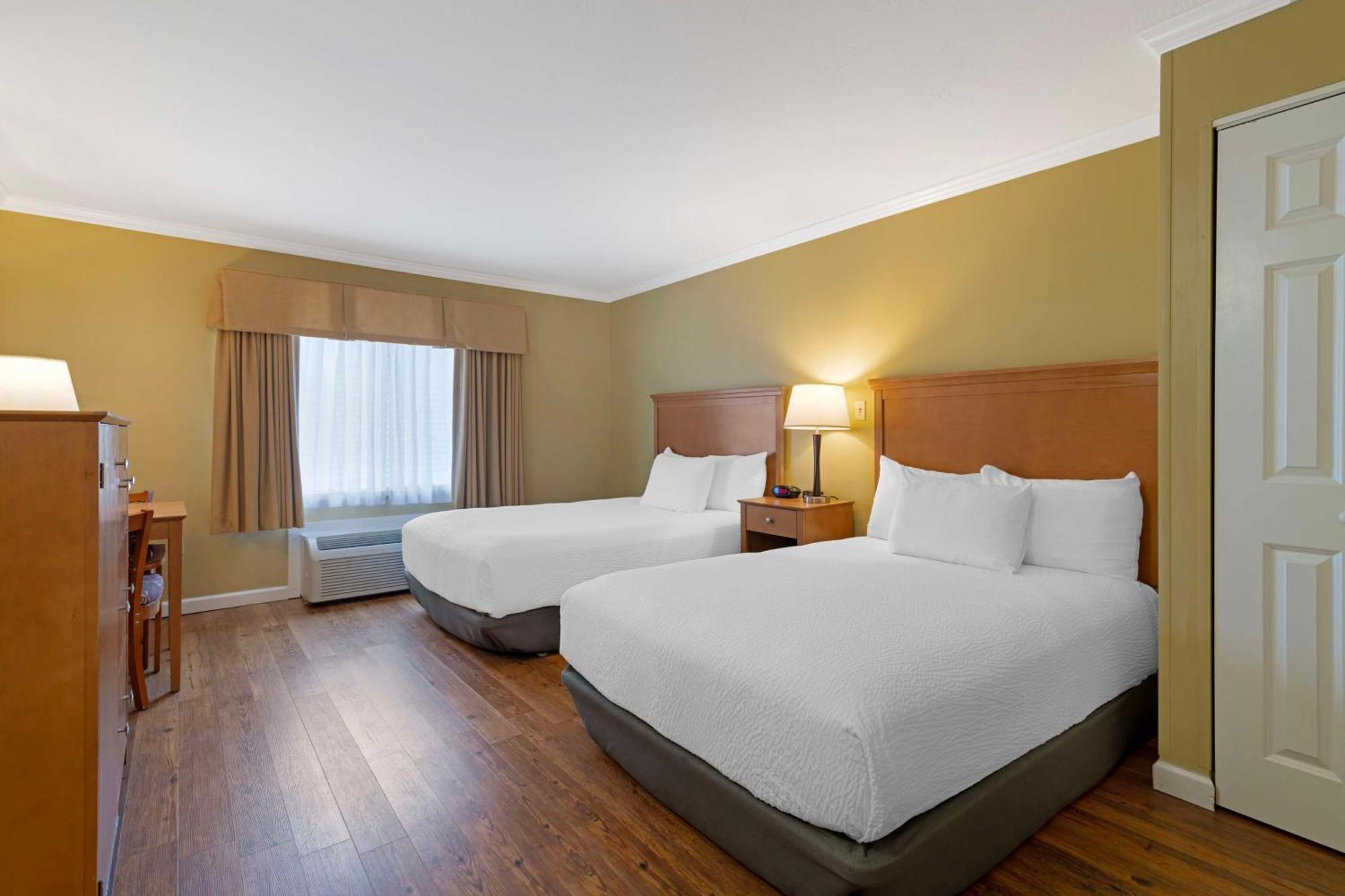 Best Western Plus Windjammer Inn & Conference Center Бърлингтън Екстериор снимка
