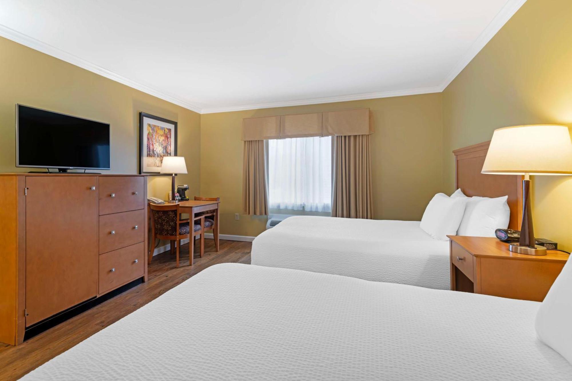 Best Western Plus Windjammer Inn & Conference Center Бърлингтън Екстериор снимка