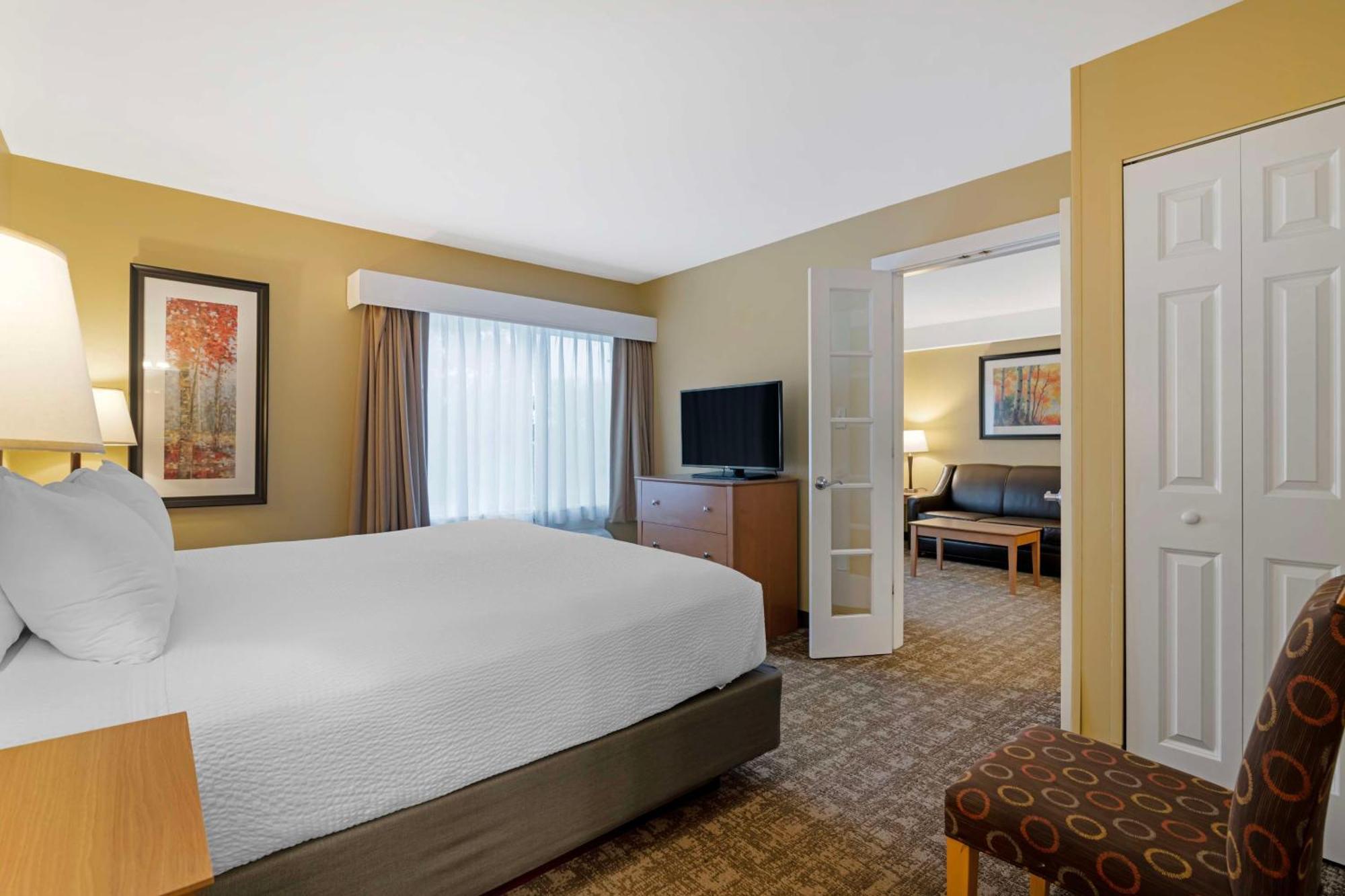 Best Western Plus Windjammer Inn & Conference Center Бърлингтън Екстериор снимка