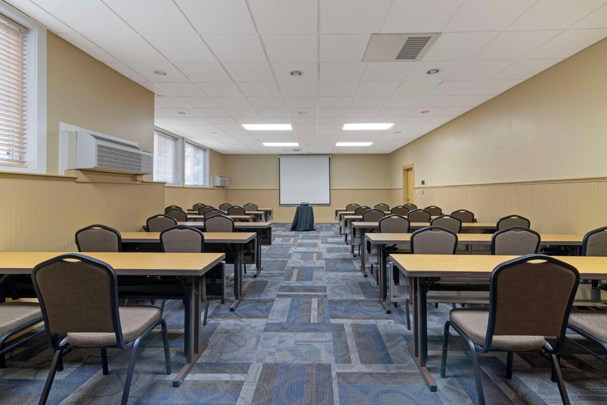 Best Western Plus Windjammer Inn & Conference Center Бърлингтън Екстериор снимка