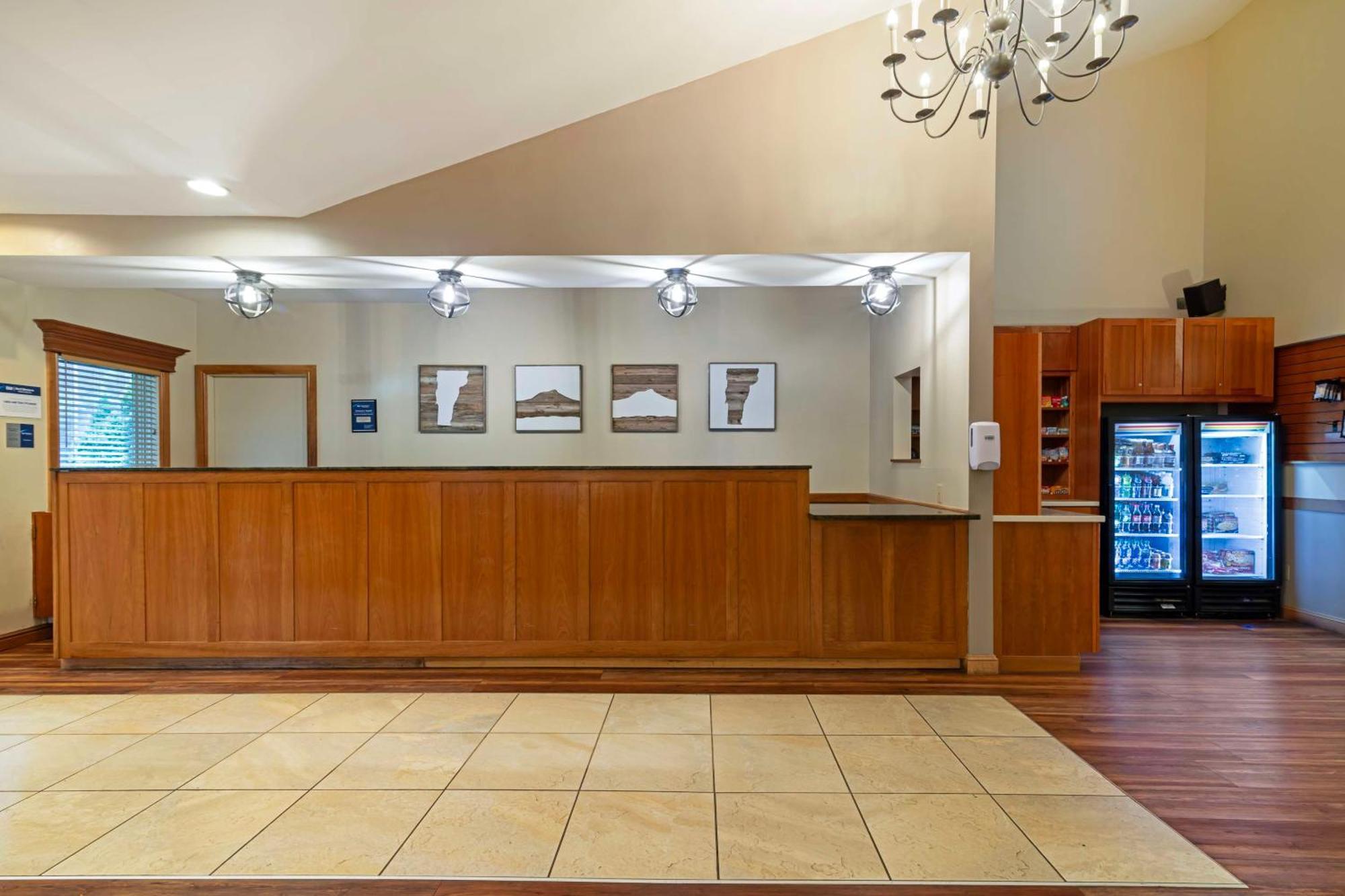 Best Western Plus Windjammer Inn & Conference Center Бърлингтън Екстериор снимка