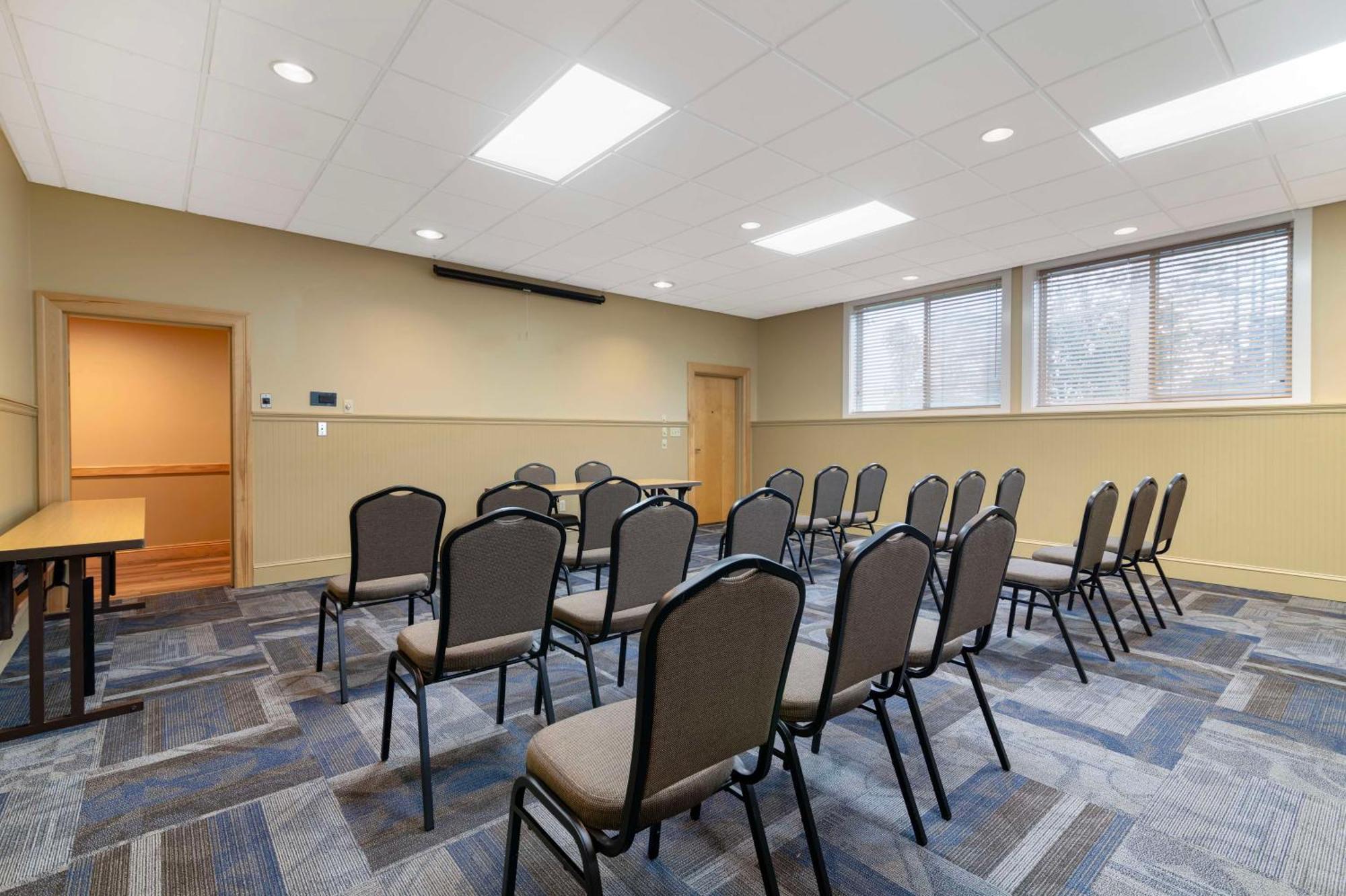 Best Western Plus Windjammer Inn & Conference Center Бърлингтън Екстериор снимка