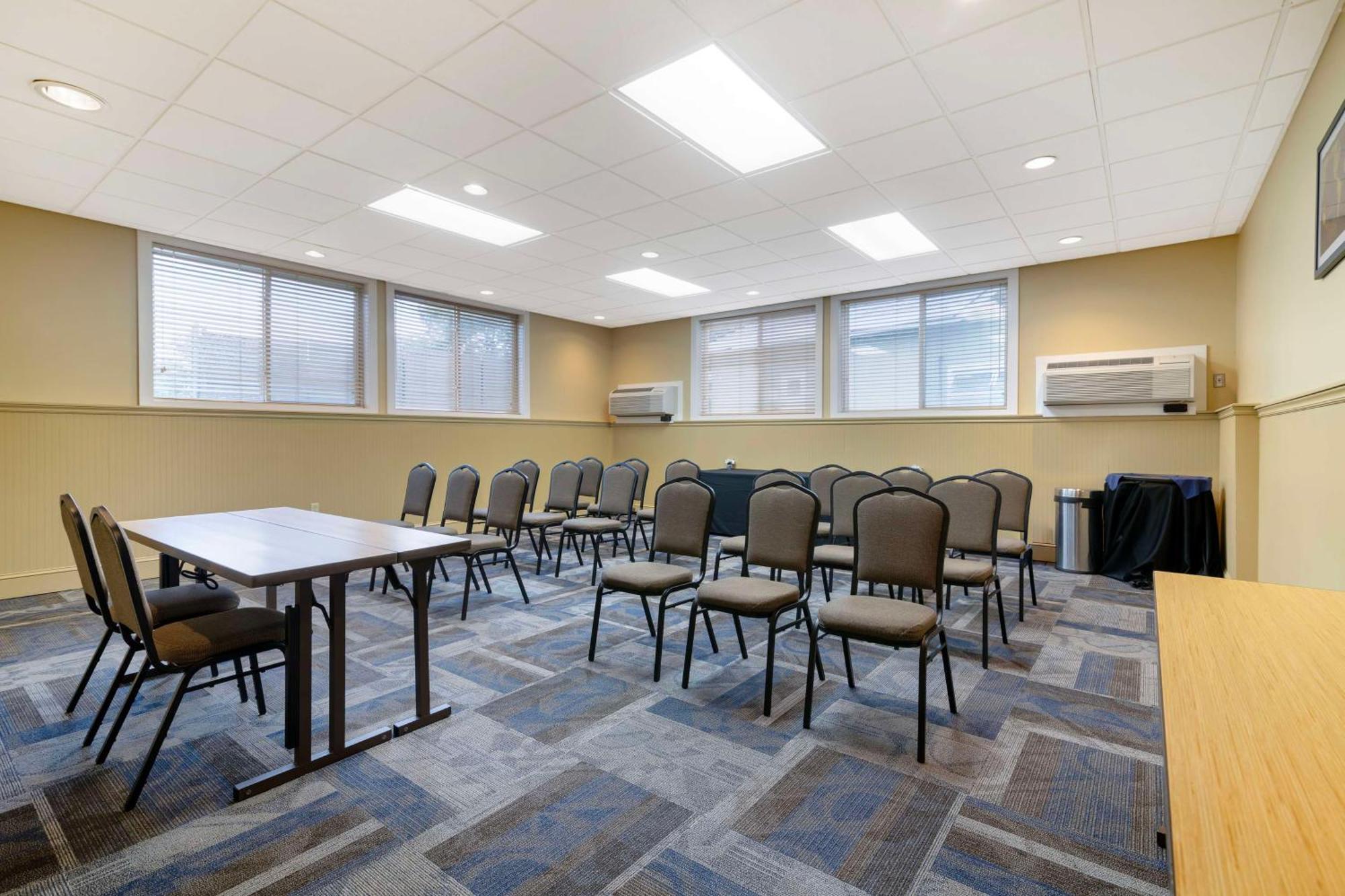 Best Western Plus Windjammer Inn & Conference Center Бърлингтън Екстериор снимка
