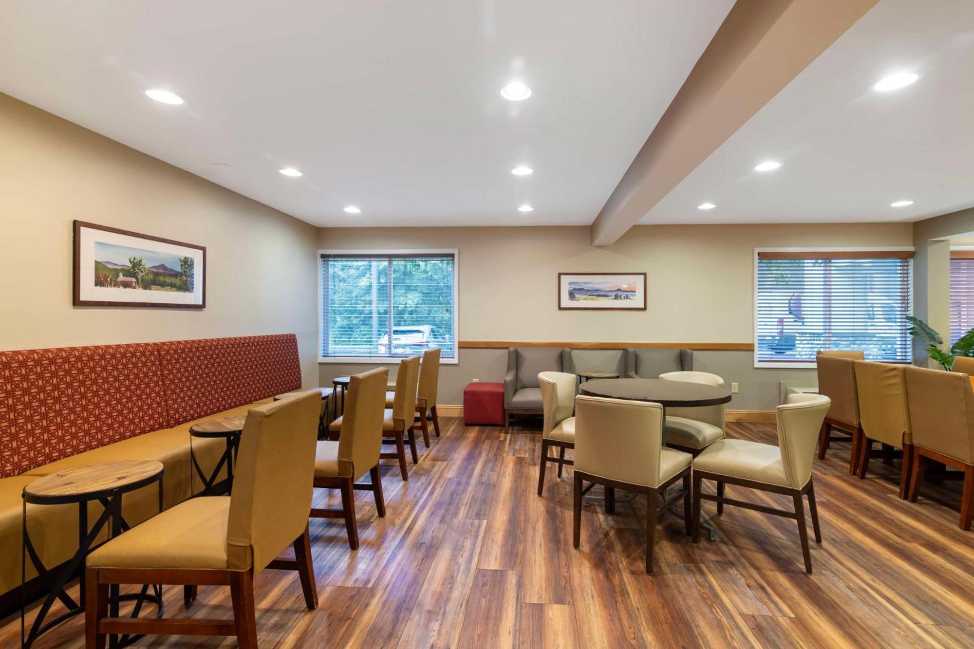 Best Western Plus Windjammer Inn & Conference Center Бърлингтън Екстериор снимка
