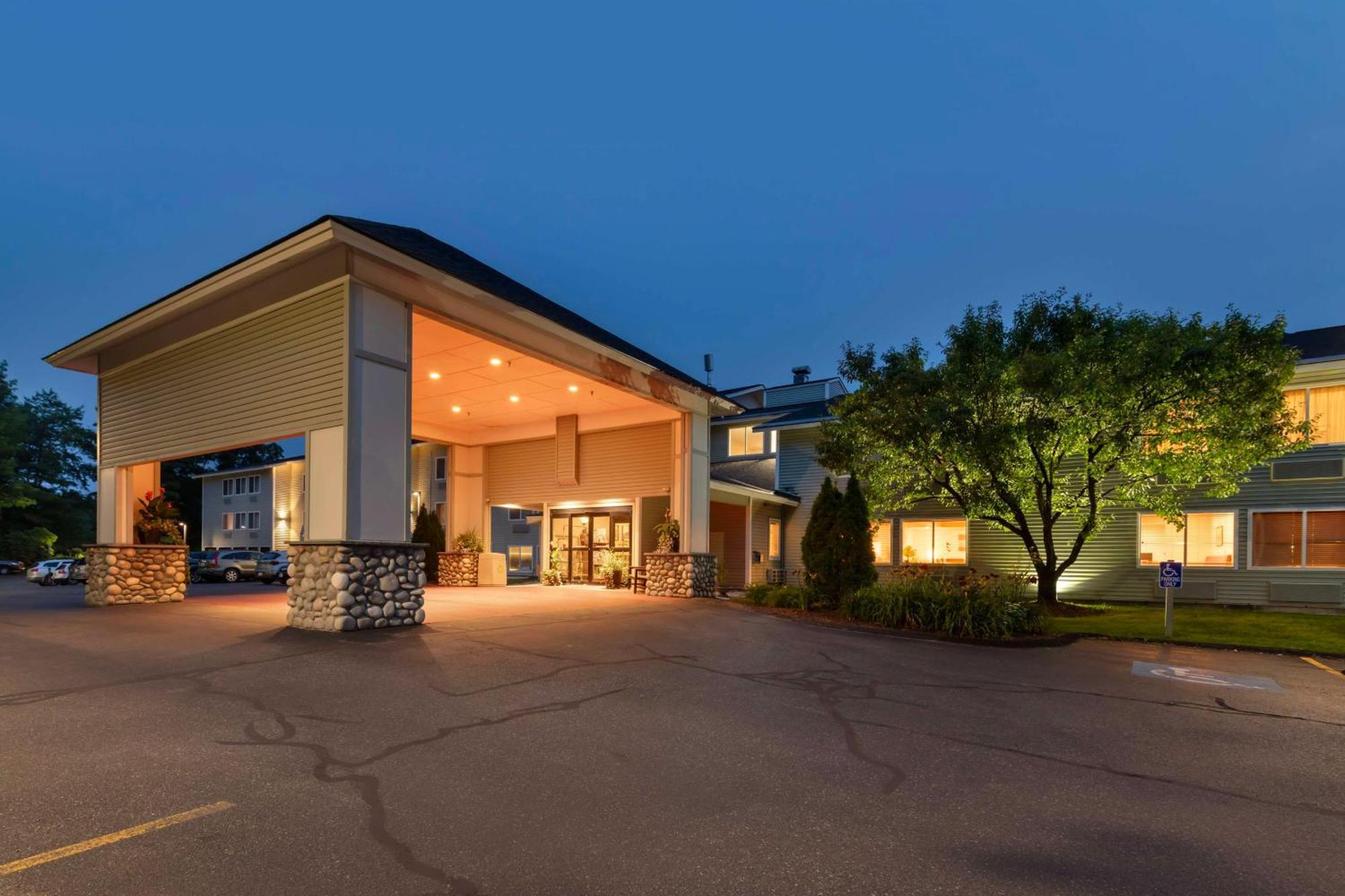 Best Western Plus Windjammer Inn & Conference Center Бърлингтън Екстериор снимка