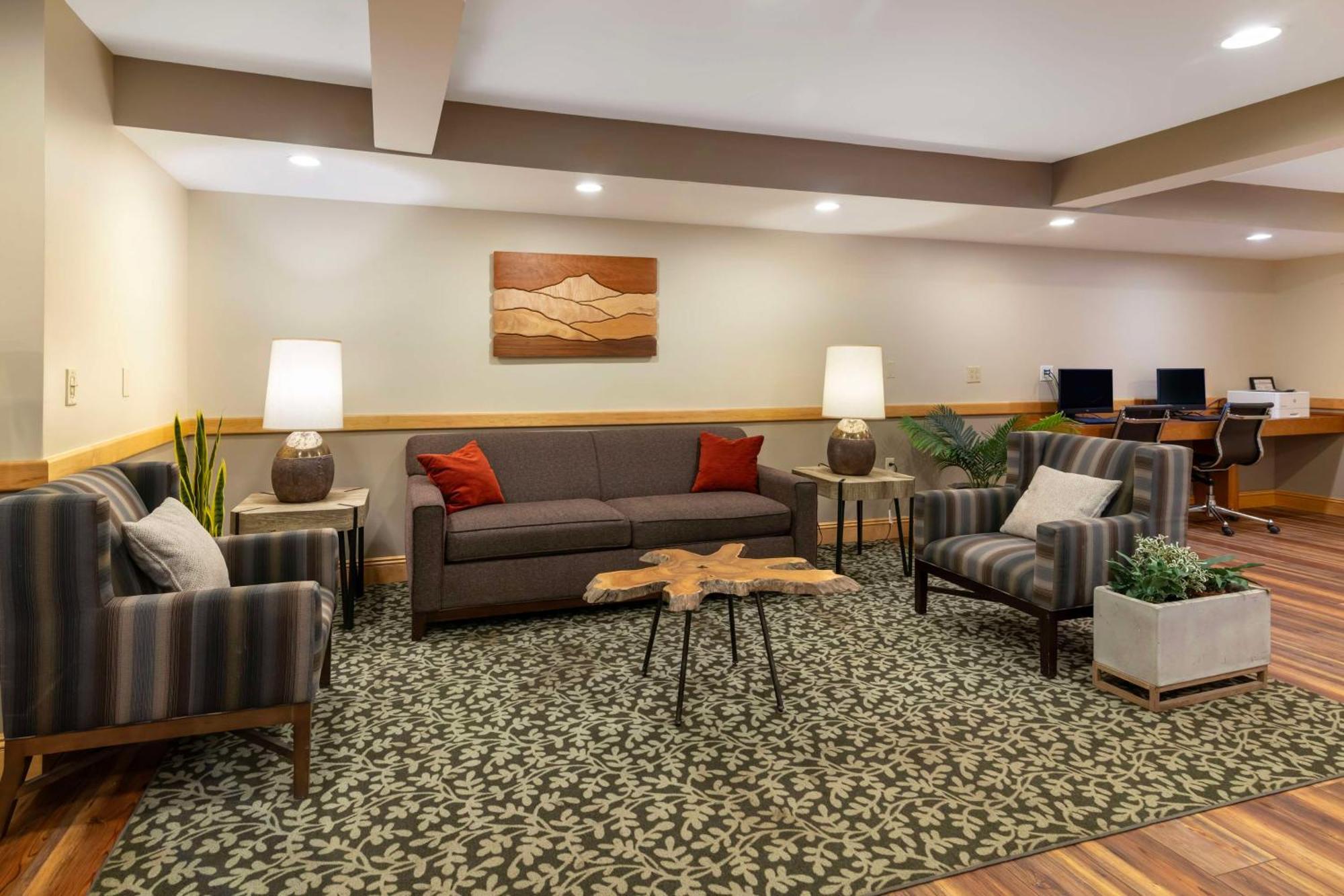 Best Western Plus Windjammer Inn & Conference Center Бърлингтън Екстериор снимка