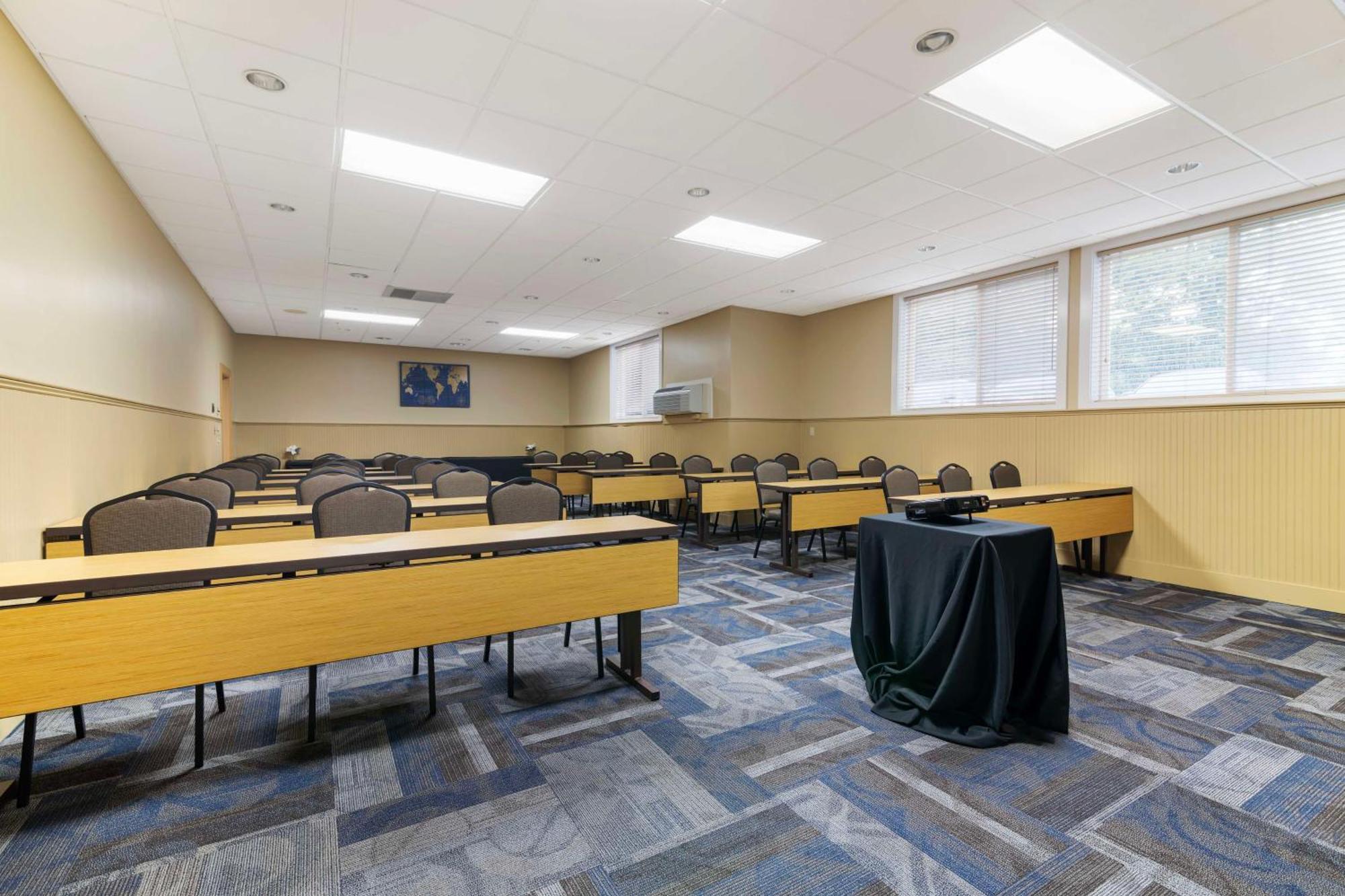 Best Western Plus Windjammer Inn & Conference Center Бърлингтън Екстериор снимка