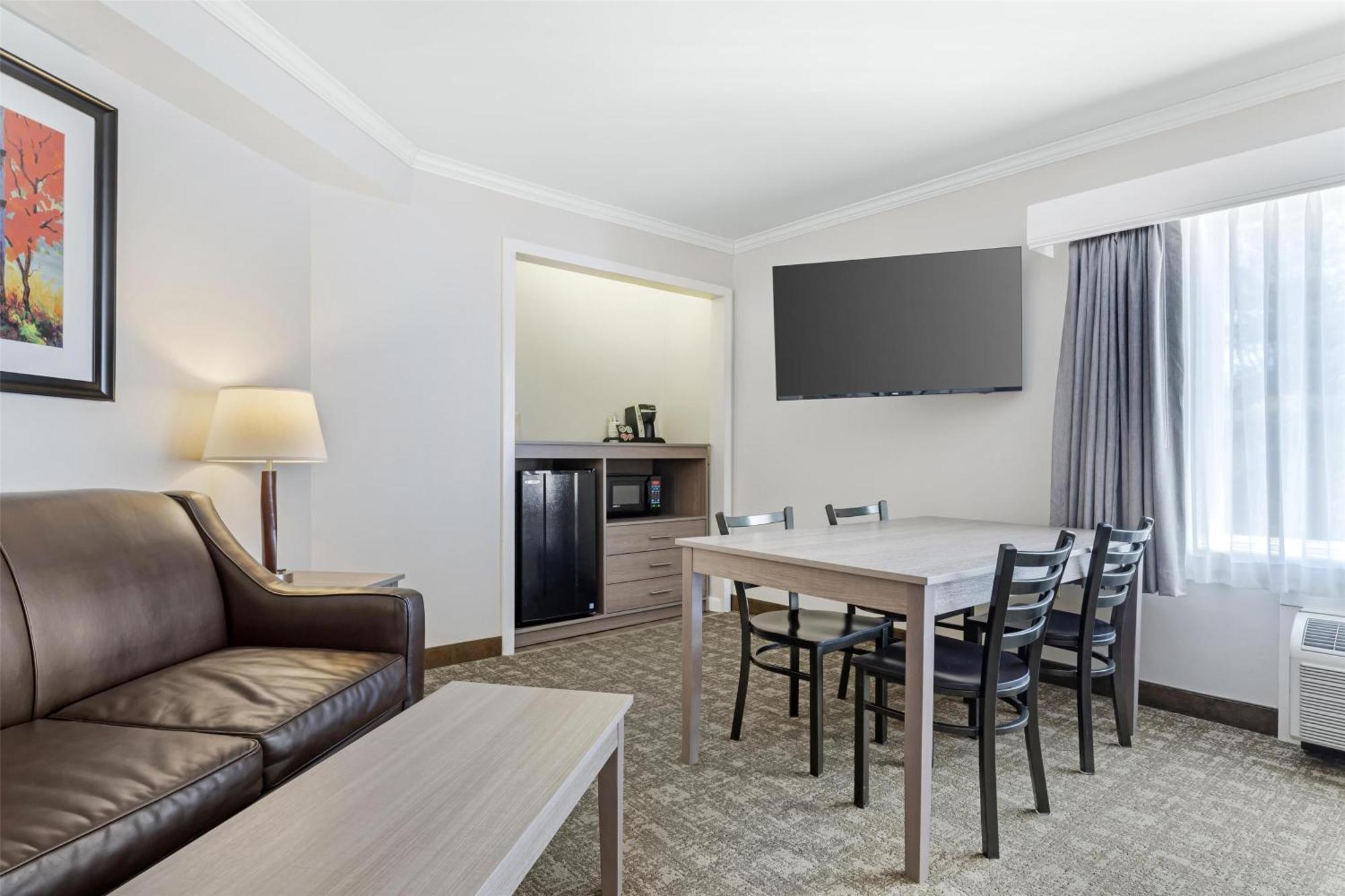 Best Western Plus Windjammer Inn & Conference Center Бърлингтън Екстериор снимка