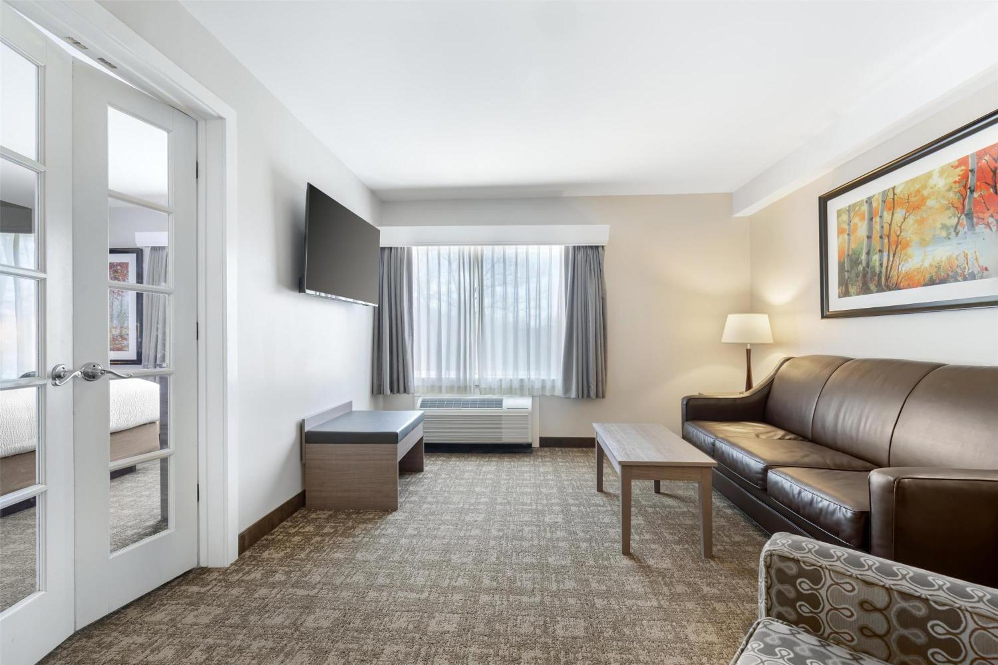Best Western Plus Windjammer Inn & Conference Center Бърлингтън Екстериор снимка
