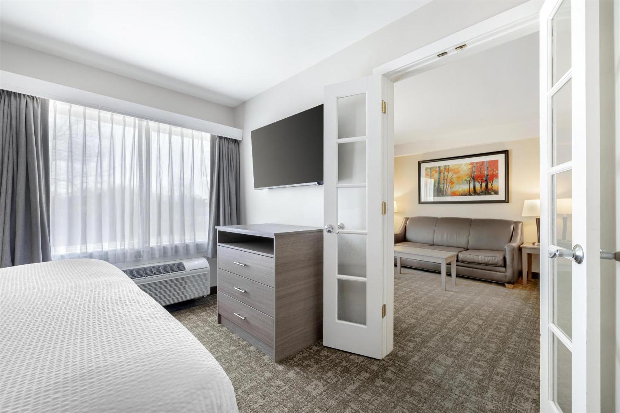 Best Western Plus Windjammer Inn & Conference Center Бърлингтън Екстериор снимка