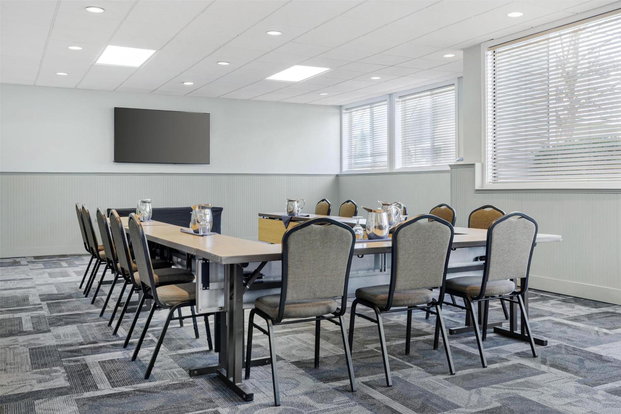 Best Western Plus Windjammer Inn & Conference Center Бърлингтън Екстериор снимка